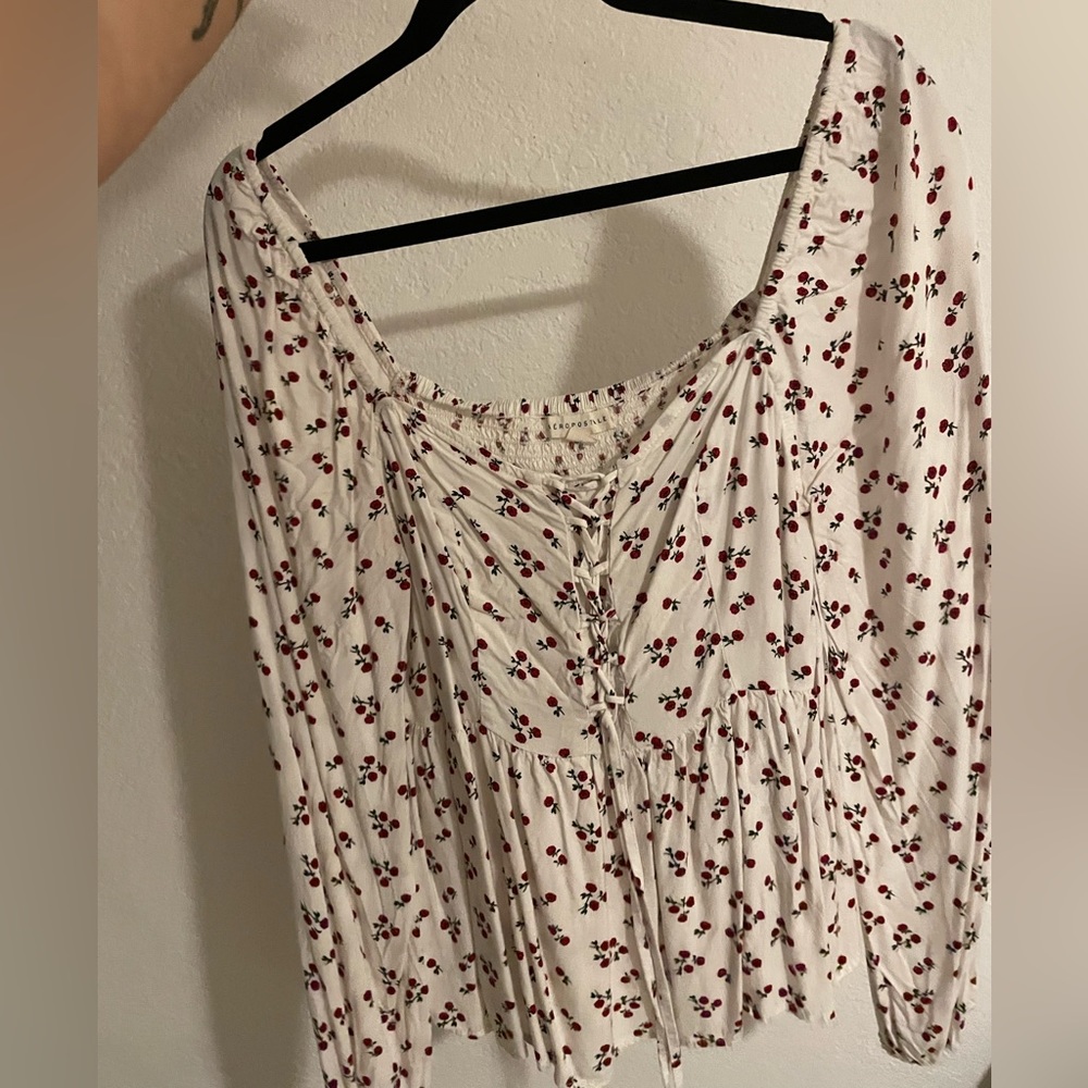 Aeropostal long sleeve floral top